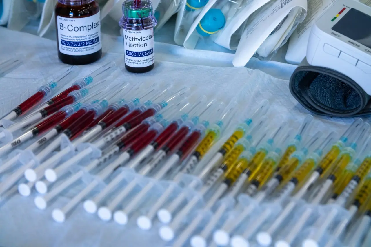 IV Therapy vs Vitamin Shots: What's Best for You? - Muscle Lab IV Therapy vs Vitamin Shots: What's Best for You? - Muscle Lab